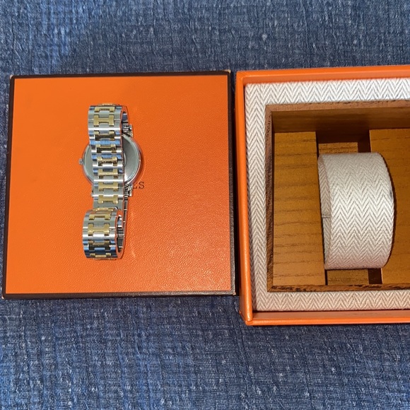 Preloved Hermes watch 7-7.5 inches in length - Picture 3 of 10